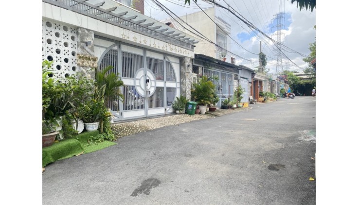 Bán Căn hộ dịch vụ, ngay Quang Trung, quận 9, 143m2, cho thuê 25 Triệu/tháng, LH 0915128329